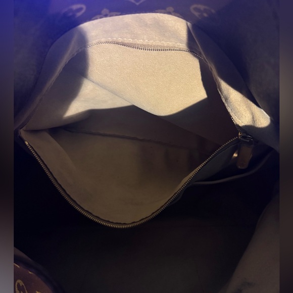 Louis Vuitton Monogram Brown Handbag - Picture 5 of 8